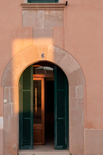 Image No.5-6 Bed House for sale