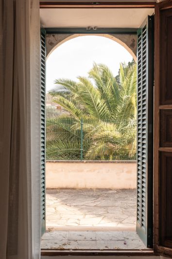 Image No.6-6 Bed House for sale