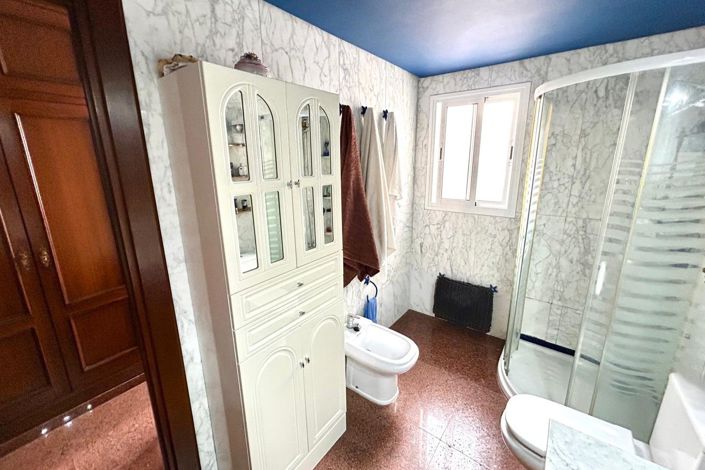 Image No.12-4 Bed Flat for sale