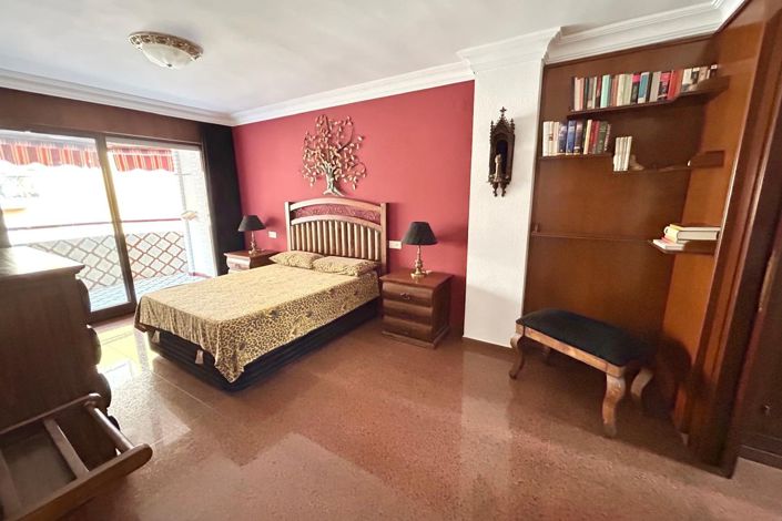 Image No.2-4 Bed Flat for sale