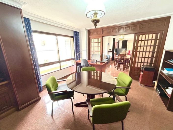 Image No.25-4 Bed Flat for sale