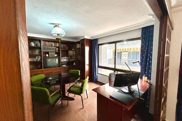 Image No.26-4 Bed Flat for sale