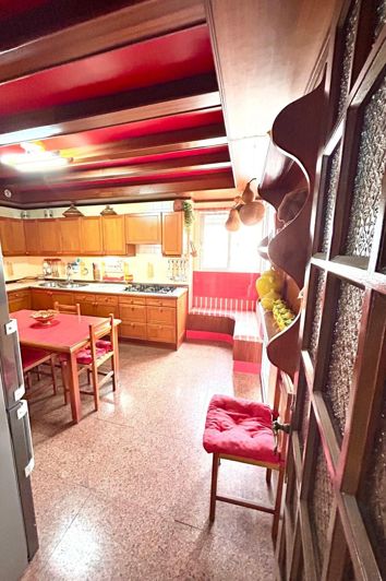 Image No.28-4 Bed Flat for sale