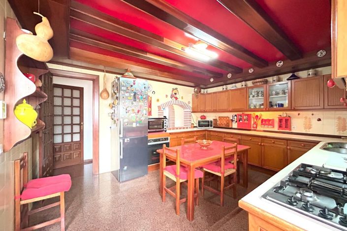 Image No.29-4 Bed Flat for sale