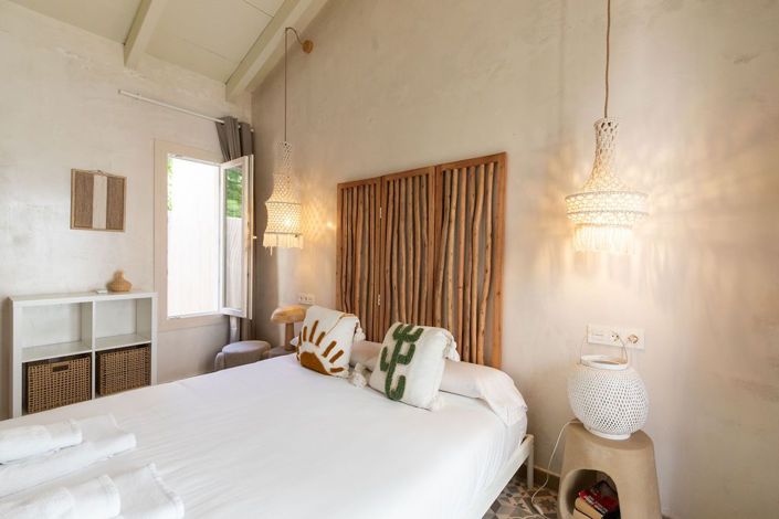 Image No.19-2 Bed Townhouse for sale