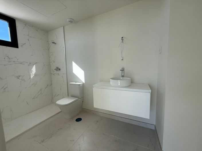 Image No.10-4 Bed Townhouse for sale