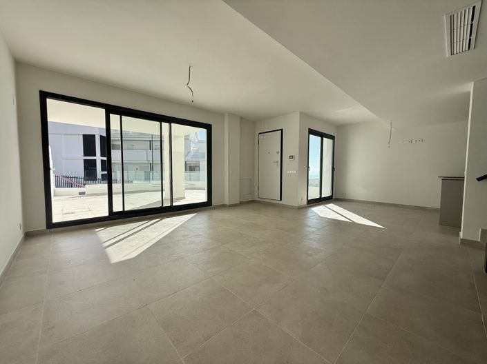 Image No.2-4 Bed Townhouse for sale