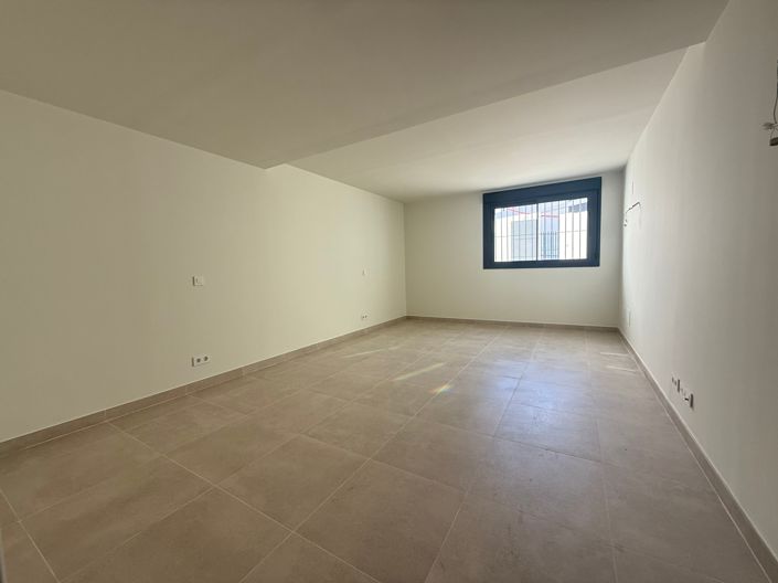 Image No.27-4 Bed Townhouse for sale