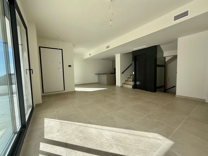 Image No.4-4 Bed Townhouse for sale