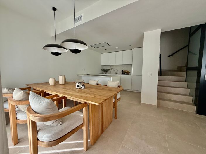 Image No.5-4 Bed Townhouse for sale