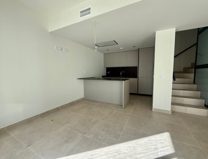 Image No.7-4 Bed Townhouse for sale