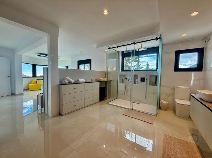 Image No.15-4 Bed Villa for sale