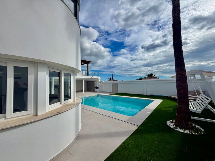 Image No.2-4 Bed Villa for sale