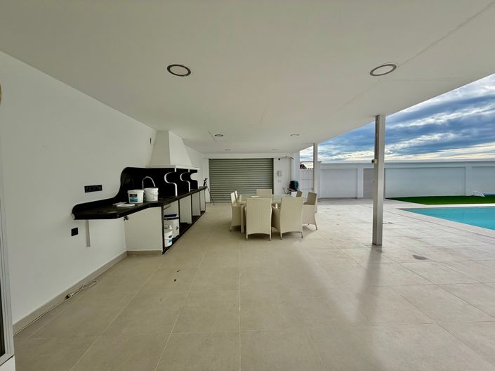 Image No.3-4 Bed Villa for sale