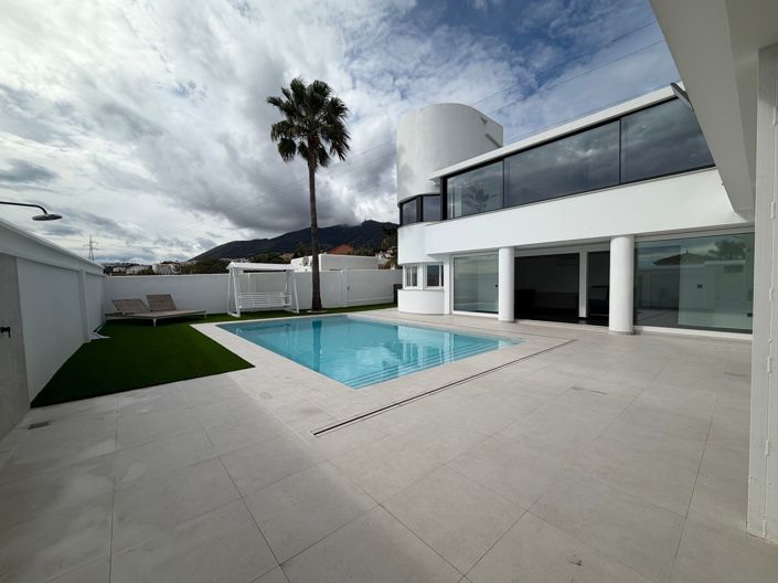 Image No.4-4 Bed Villa for sale