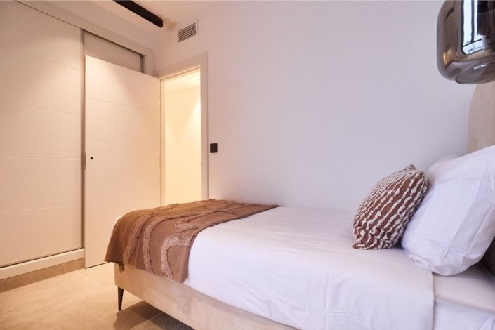 Image No.11-3 Bed Apartment for sale