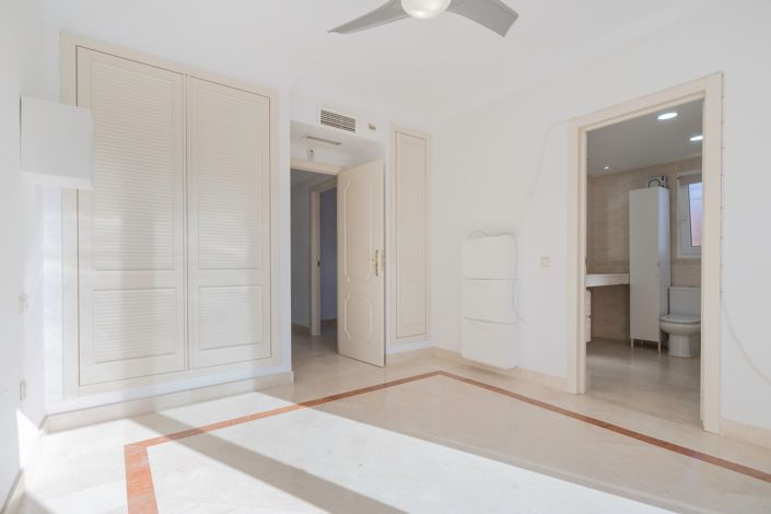 Image No.16-3 Bed House for sale