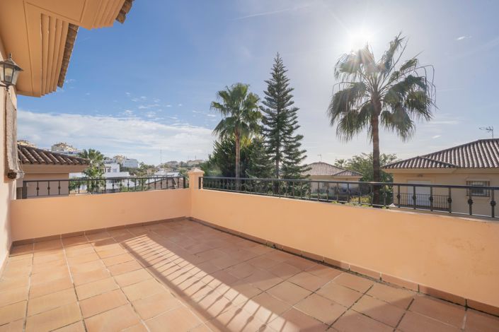 Image No.18-3 Bed House for sale