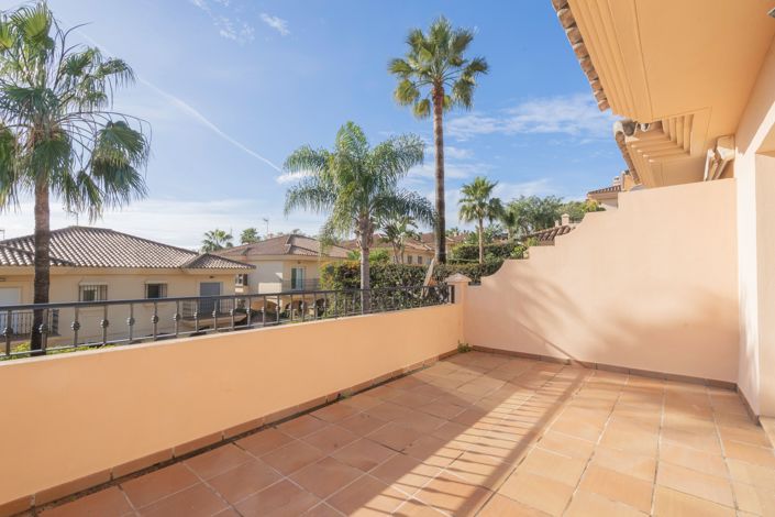 Image No.19-3 Bed House for sale