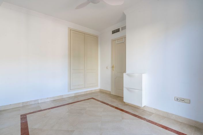 Image No.20-3 Bed House for sale