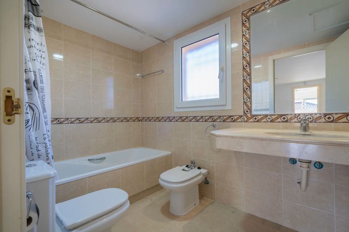 Image No.21-3 Bed House for sale