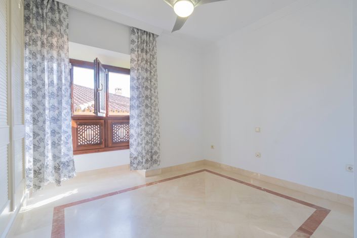 Image No.23-3 Bed House for sale