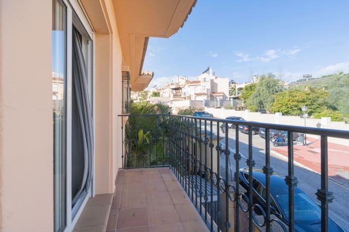 Image No.26-3 Bed House for sale