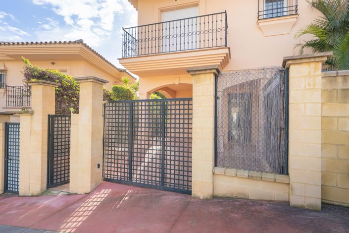 Image No.6-3 Bed House for sale
