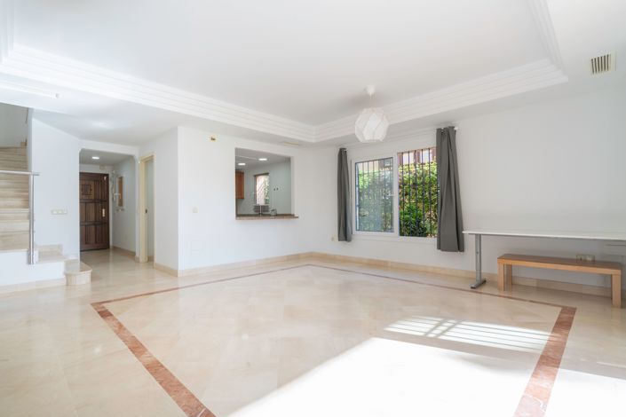 Image No.9-3 Bed House for sale