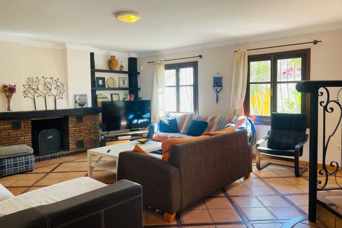 Image No.2-6 Bed Villa for sale