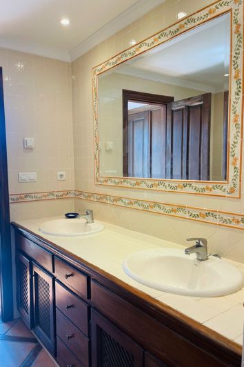 Image No.24-6 Bed Villa for sale