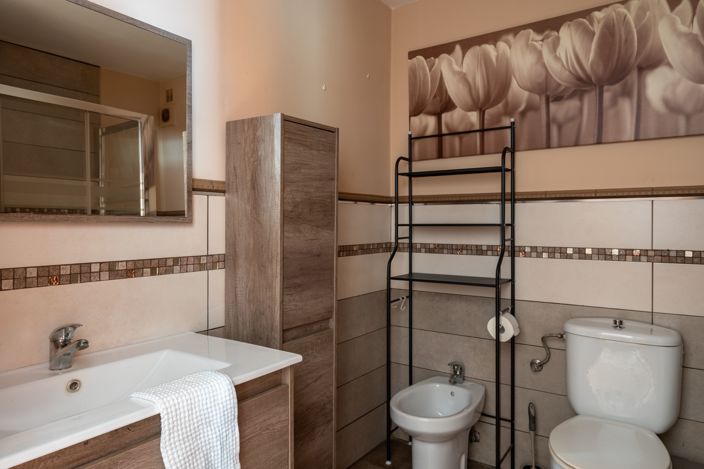 Image No.20-3 Bed Flat for sale