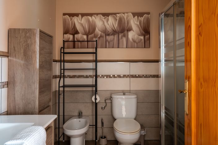 Image No.21-3 Bed Flat for sale