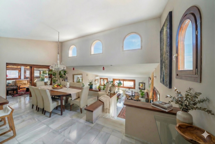 Image No.3-7 Bed Villa for sale