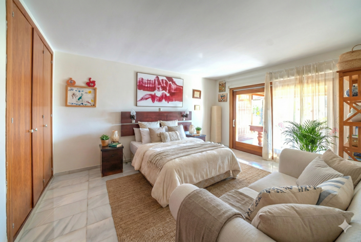 Image No.7-7 Bed Villa for sale