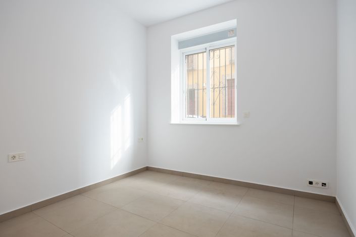 Image No.10-6 Bed Townhouse for sale