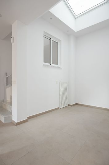 Image No.14-6 Bed Townhouse for sale