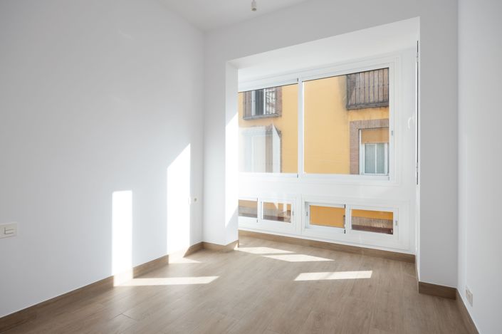 Image No.16-6 Bed Townhouse for sale