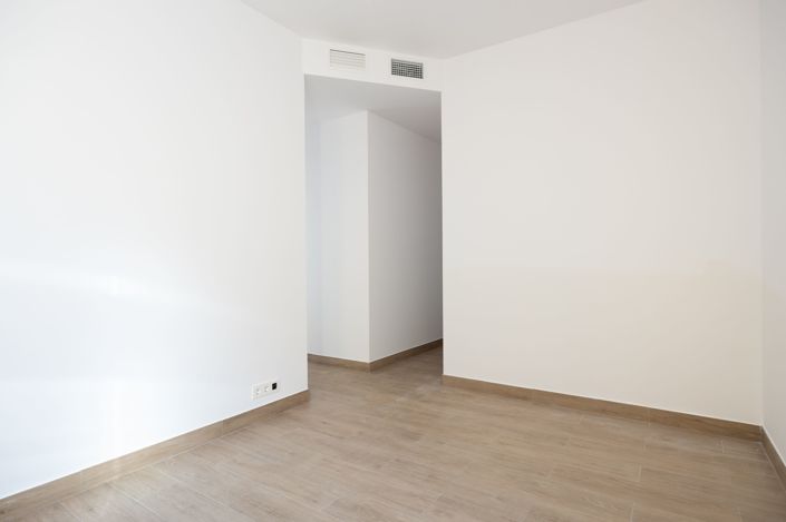 Image No.19-6 Bed Townhouse for sale