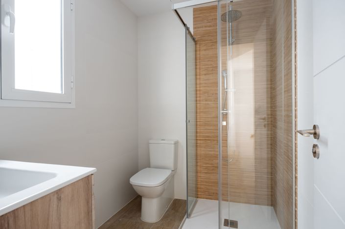 Image No.20-6 Bed Townhouse for sale