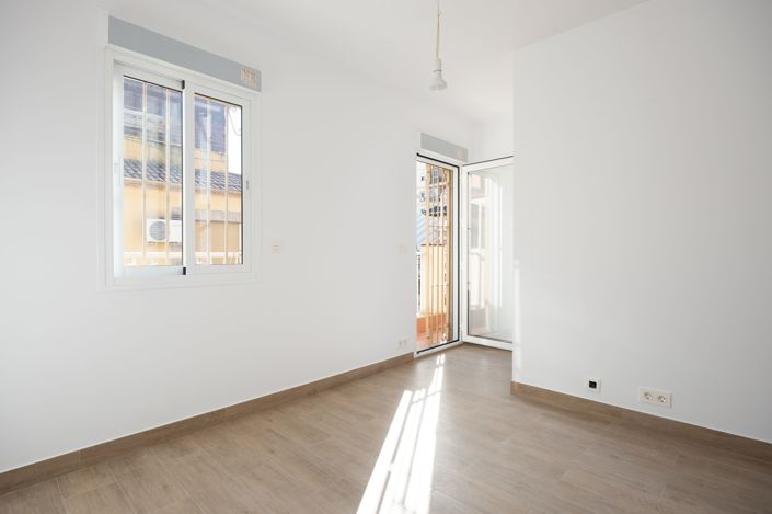 Image No.26-6 Bed Townhouse for sale