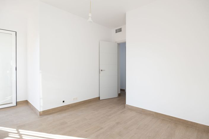 Image No.27-6 Bed Townhouse for sale