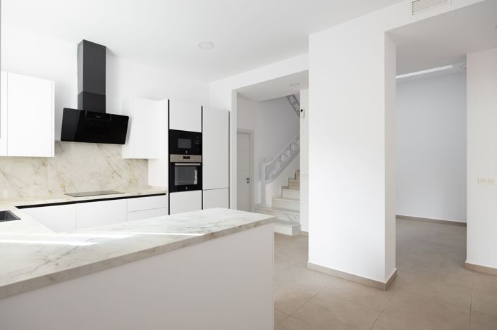 Image No.7-6 Bed Townhouse for sale