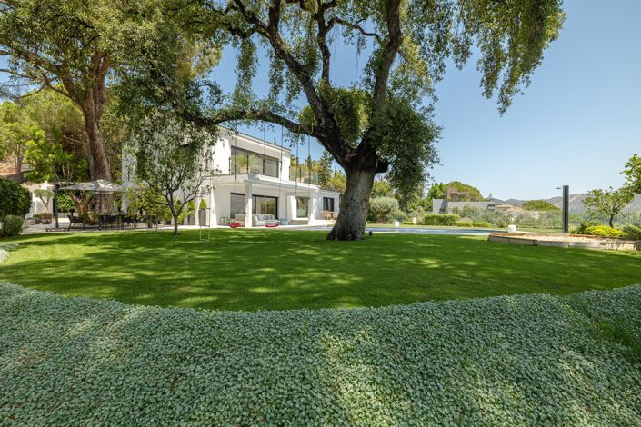 Image No.10-8 Bed Villa for sale