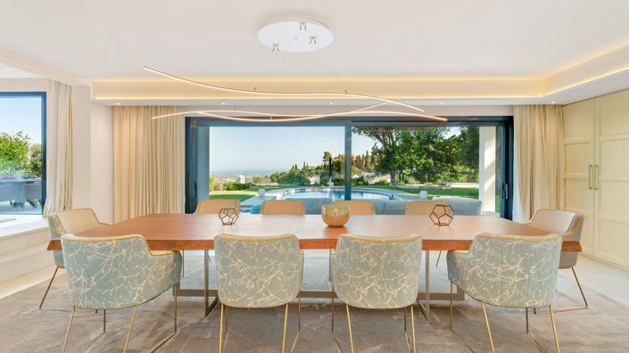 Image No.4-8 Bed Villa for sale