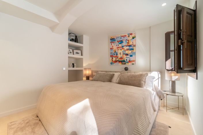 Image No.6-2 Bed Townhouse for sale