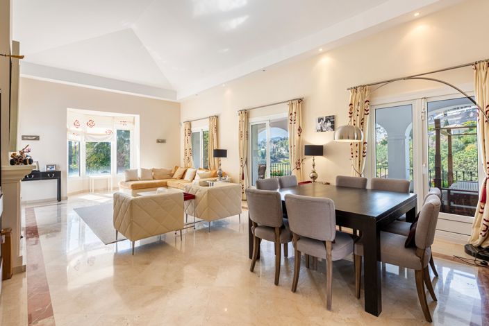 Image No.4-4 Bed Villa for sale