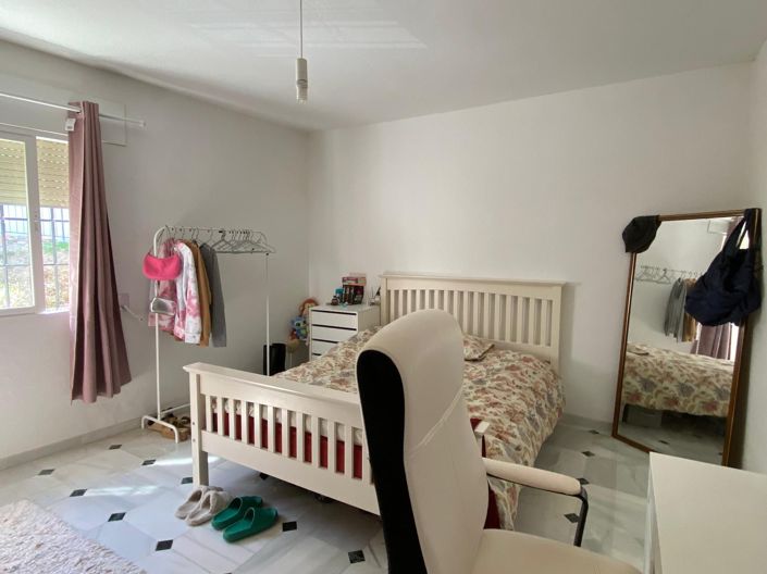 Image No.13-5 Bed Townhouse for sale