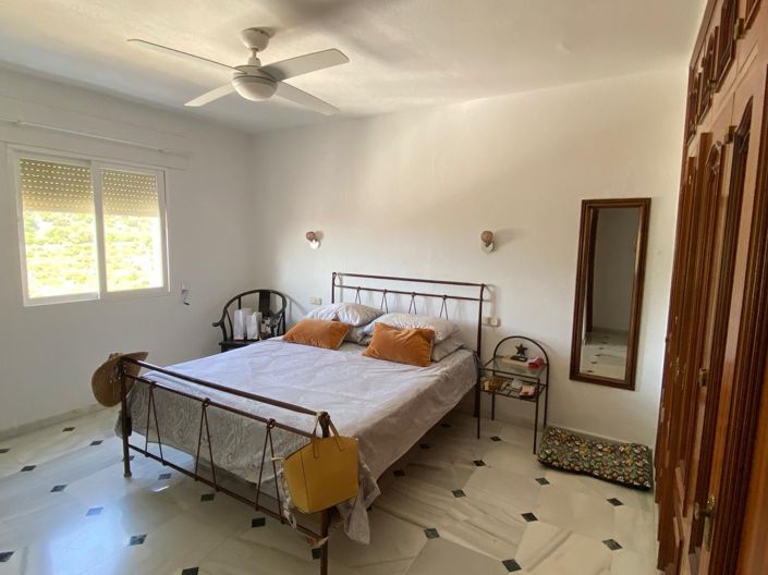 Image No.23-5 Bed Townhouse for sale