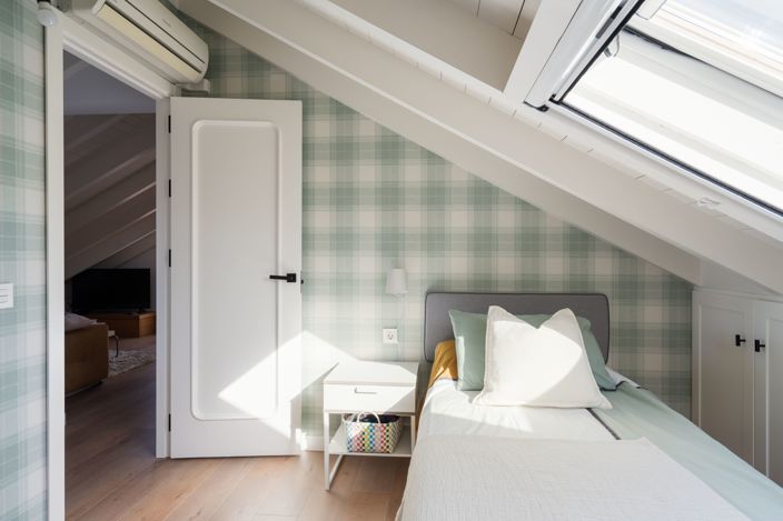 Image No.24-7 Bed House for sale